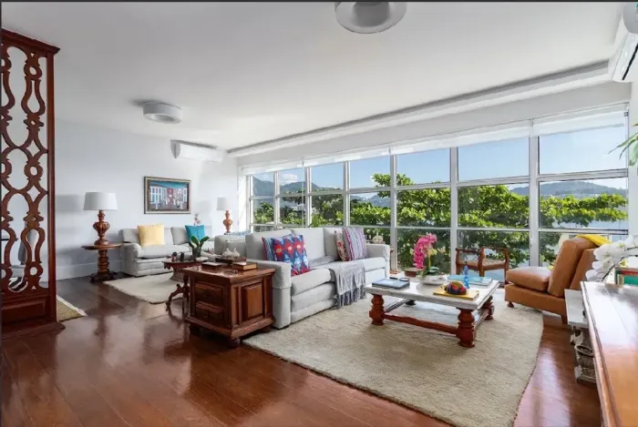 Frente mar! Vista encantadora! Apartamento totalmente mobiliado, com vaga de garagem!