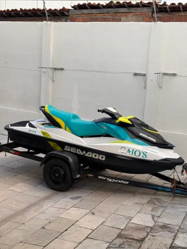 Jet ski seadoo