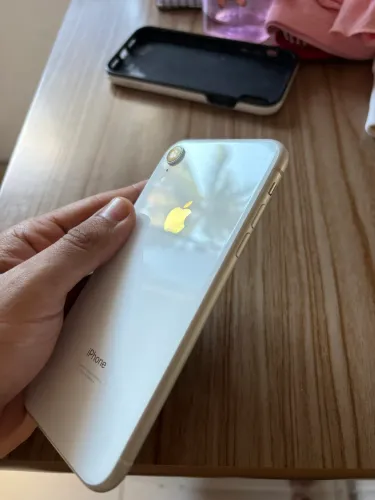 iPhone XR semi novo
