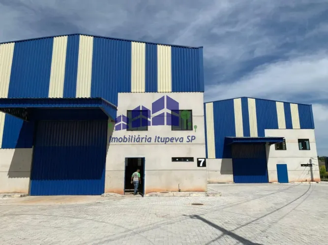Galpão para locação em Itatiba-SP, Bairro Itapema: 2 salas, 2 banheiros, 1.500,00 m² de ár