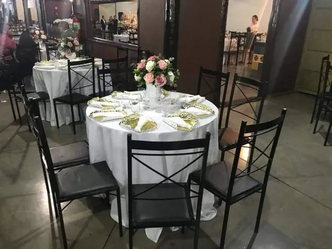 Mesa cadeira e móveis para festa