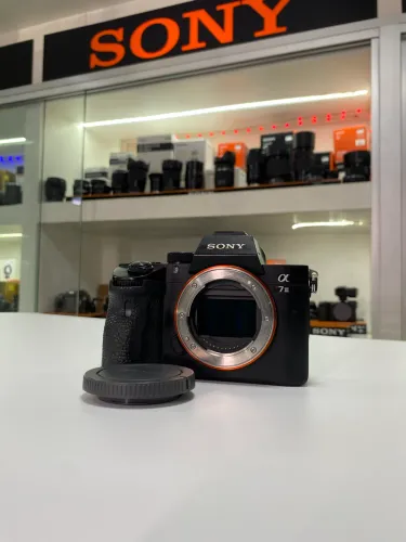 MAQUINA FOTOGRÁFICA SONY A 7 iii SEMI NOVA