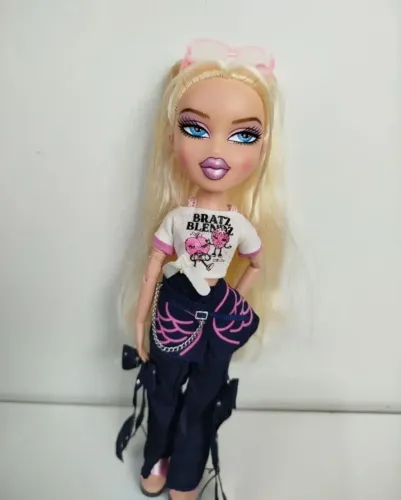 Boneca Bratz stylin Cloe Nova ler descrição