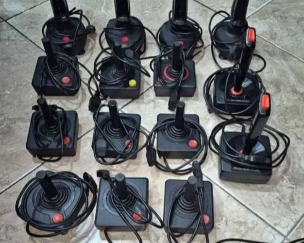 Controles de atari sem teste 2 peças a escolher 160,00