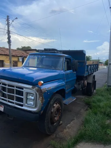 Caminhão caçamba.  F11000  motor mwm 229  reduzido basculante abre de lado