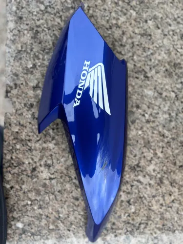 Aba do tanque esquerda Fan 160 2022 original 