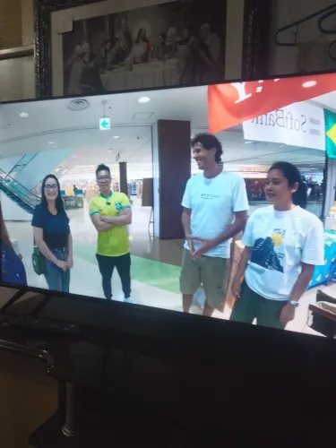 Tv semp 43 polegadas nova paguei 2200 tô pedindo 1000 pra vender logo
