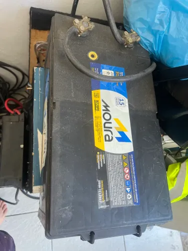 Bateria para som automotivo 220A seminova boa