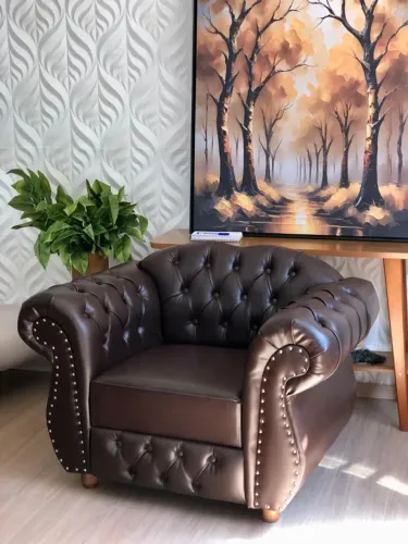 Poltrona Em Courino Marrom Café Pronta entrega