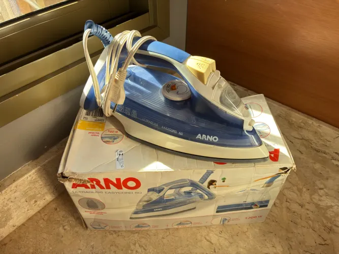 FERRO DE PASSAR ROUPA ARNO ELÉTRICO A VAPOR ULTRAGLISS 1200W
