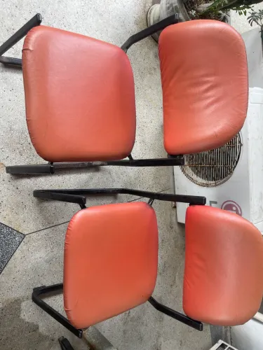 VENDE-SE TRÊS CADEIRAS 