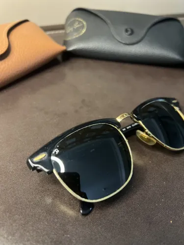 Óculos Ray-Ban Clubmaster RB3016 W0365 Preto e Dourado