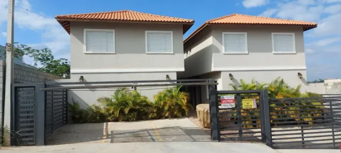 Casa em condomínio/ Araçariguama