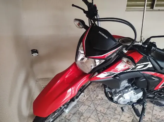 Honda Brós 160, ano 2020, com 53.000 km.