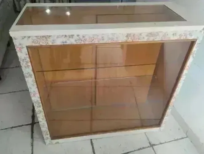 Balcão Expositor com 02 prateleiras de vidro