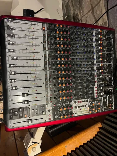 Mesa Behringer Xenyx UFX1604 - Ótimo Estado - R$ 3.000