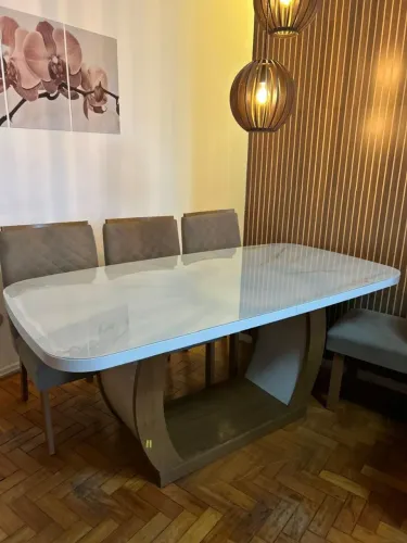 Mesa de seis lugares