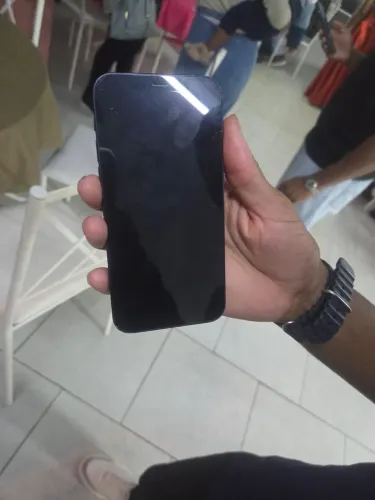 iPhone 12 em boas condições