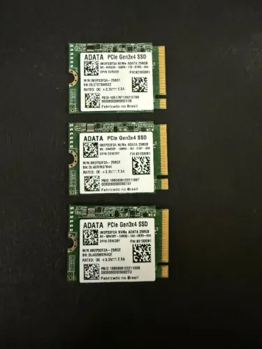 SSD ADATA IM2P33F3A 256GB no formato ultra compacto M.2 2230 NVMe PCIe.