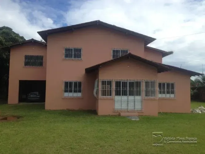Sitio com 3 quarto(s) , 2 suíte(s) , 8 vaga(s).