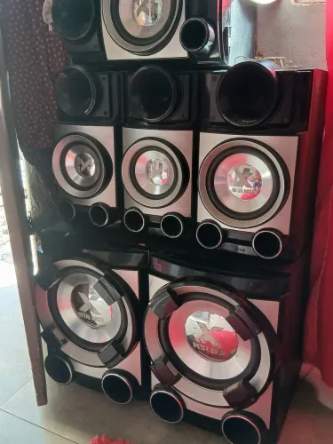 Vende se essas caixas de som lg 