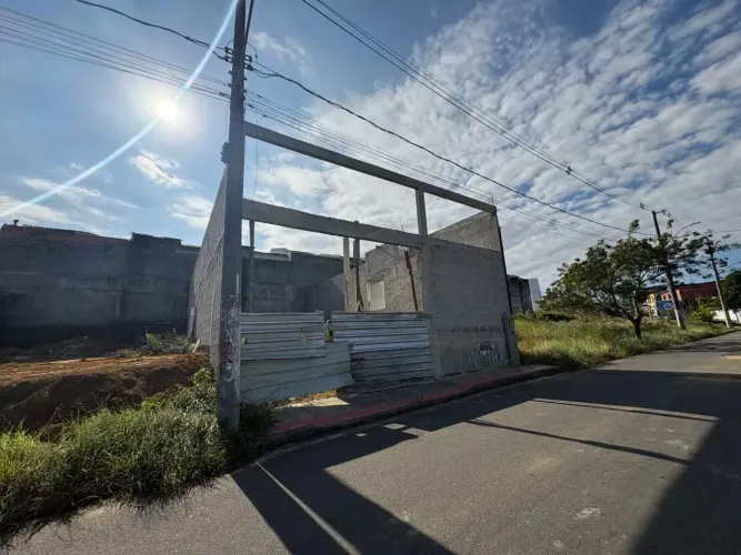 JHU-Galpão estruturado em fase de acabamento em colina da serra