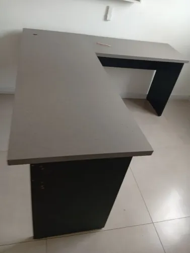Vendo linda mesa em L