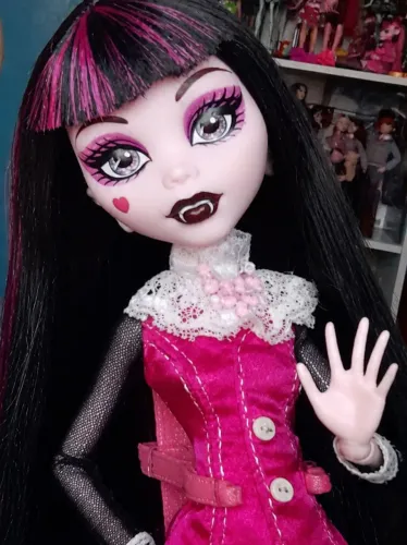 BONECA DRACULAURA MONSTER HIGH