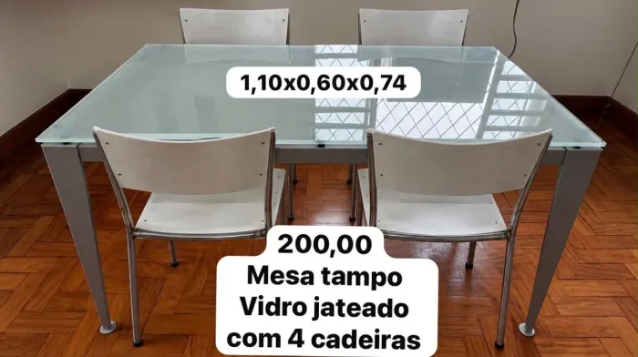 Mesa de vidro jateado