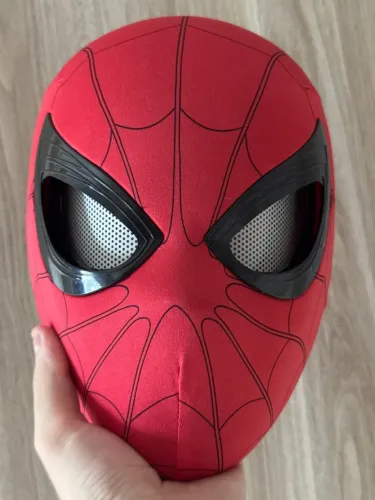 Máscara homem aranha (abre e fecha os olhos)! USADA APENAS 2X
