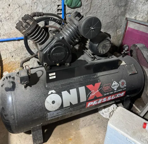 Vendo compressor de 25 pés 250 litros de alta pressão