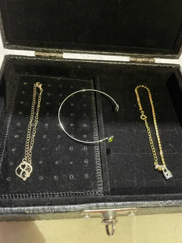 Kit 3 Pulseiras Femininas: 2 Folheadas a Ouro + 1 Prateada