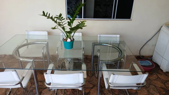 Jogo de mesa 6 cadeiras e metros de comprimento