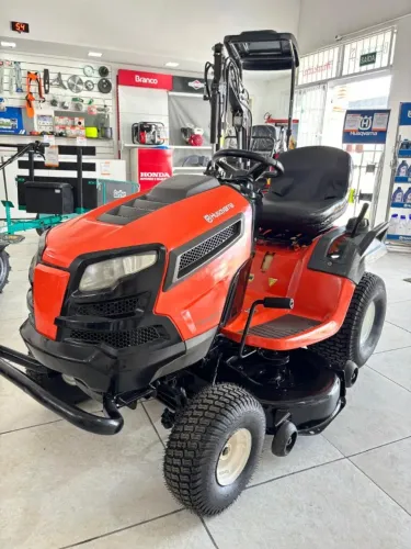 Trator Cortador de Grama Husqvarna YTH2042 