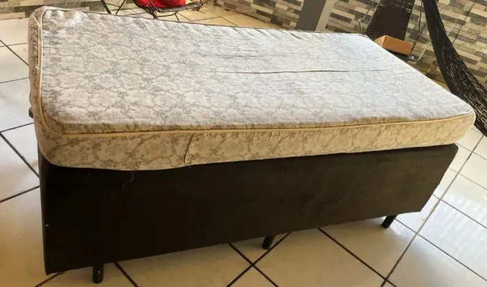 Vendo cama Box  solteiro 