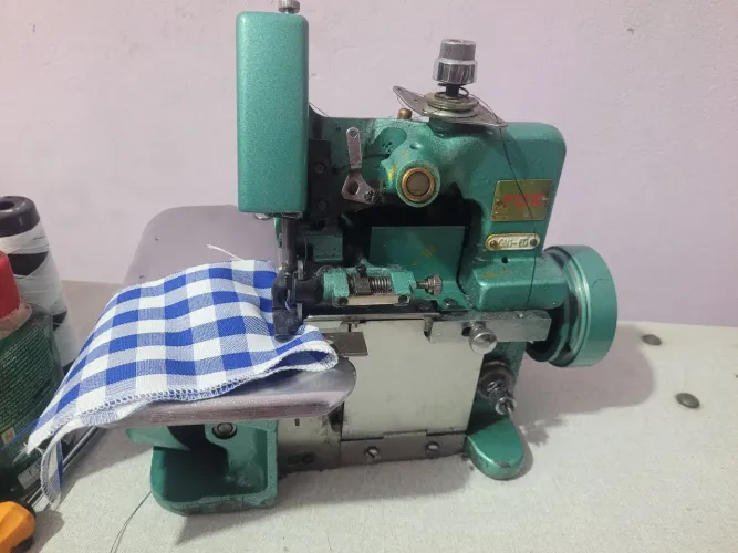 Máquina overlok chinezinha 