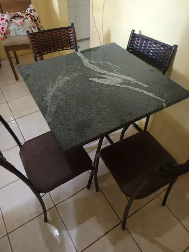 Mesa 4 cadeiras nova