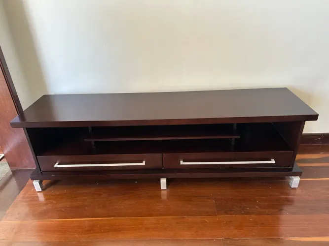 Rack/Estante para TV em Madeira Escura - Elegante e Espaçoso