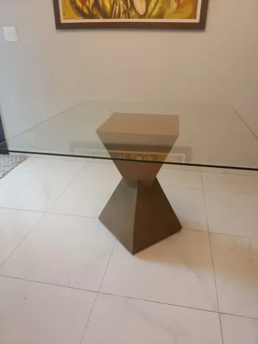 Vendo uma mesa