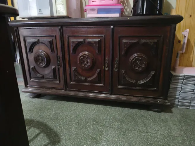 Balcão buffet clássico antigo em madeira nobre