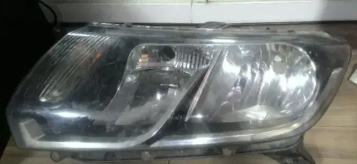 Vendo farol do logan 15 a 2024