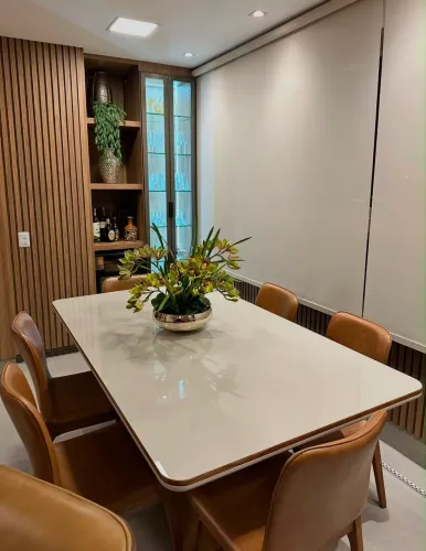 Só a mesa