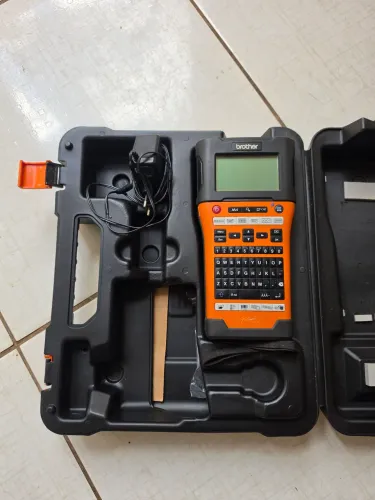 Rotuladora Brother P-touch E500 com maleta