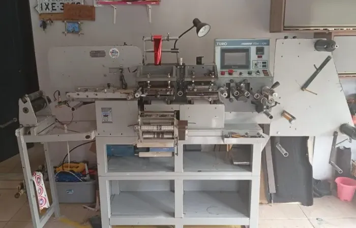 Batida hot-stamping TURO TDA-120, 120x220mm, 2 estações, corte plano, sensor