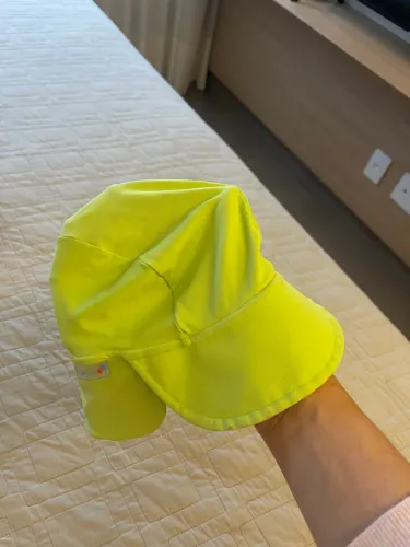 Chapeuzinho proteção solar , marca tip top. Tamanho 1 a 2 anos