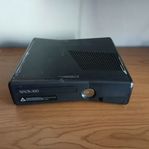 XBOX 360 COM DEFEITO 3RL