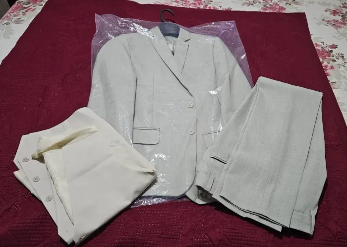 Terno Masculino Bege 3 Peças (Blazer + Calça + Colete) - Elegante/Semi Novo