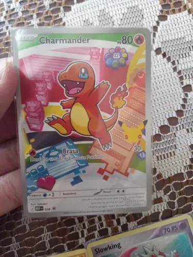 4 cartas Pokémon tcg do pikachu, squirtle, charmander e Slowking