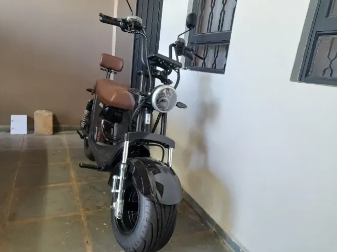 CICLOMOTOR (SCOOTER) ELETRICA X12 1000W - COR PRETO VELOCIDADE MAXIMA DE 32KM/H 