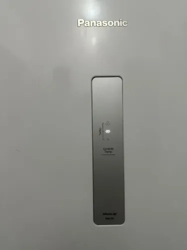 Vende-se uma geladeira Panasonic